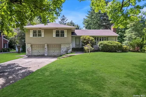 82 Washington Ave, Garden City, NY 11530