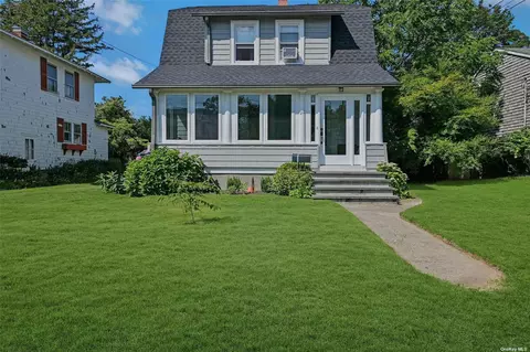 212 Monell Ave, Islip, NY 11751