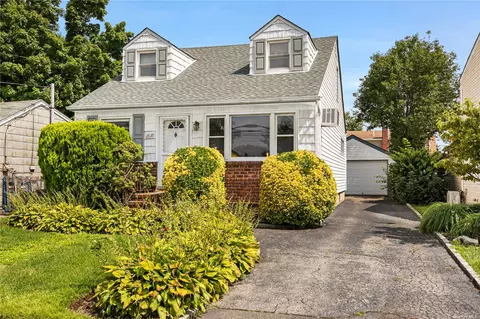 2341 6th St, East Meadow, NY 11554