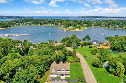 23 Wendover Dr, Huntington, NY 11743