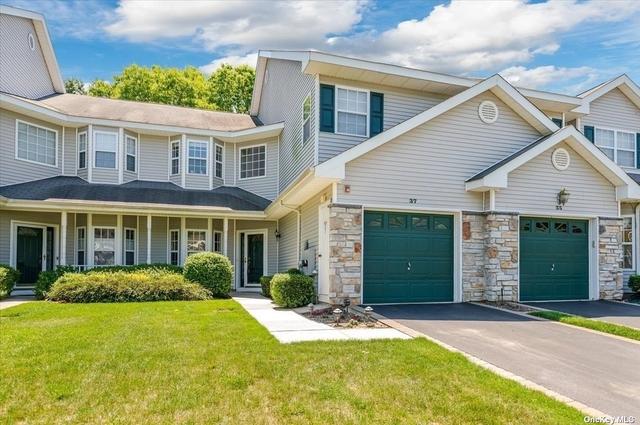 37 Willow Wood Dr #37, East Setauket, NY 11733