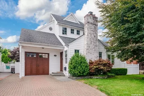 520 Deer Park Ave, Babylon, NY 11702