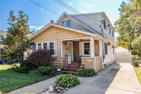 7 Longfellow St, Baldwin, NY 11510