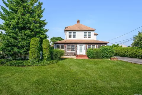 46 Miller Rd, Hicksville, NY 11801