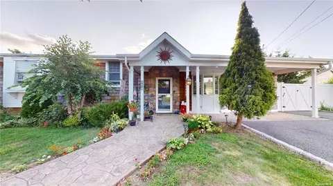 247 N 3rd St, Bethpage, NY 11714