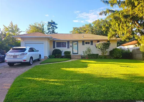 109 New Jersey Ave, Bay Shore, NY 11706