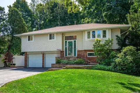 44 E Lyons St, Melville, NY 11747