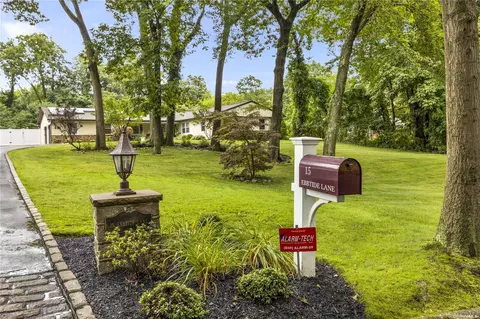 15 Ebbtide Ln, Dix Hills, NY 11746