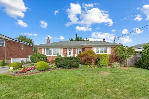 149 5th Ave, Hicksville, NY 11801
