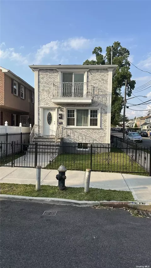 220-21 137th Ave, Springfield Gardens, NY 11413