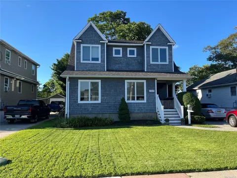 107 Laurel St, Patchogue, NY 11772