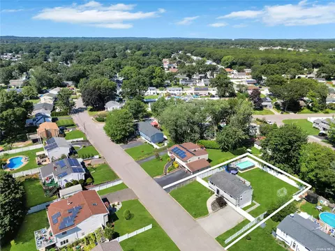 23 Deville Dr, Selden, NY 11784