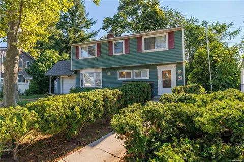 45 Bridle Ln, Hicksville, NY 11801