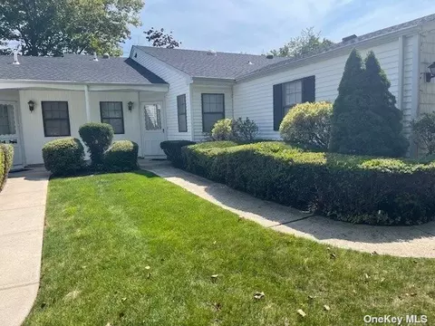 34 Knolls Dr #34, Stony Brook, NY 11790