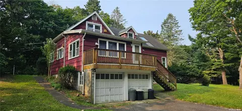 3 Olive St, Rocky Point, NY 11778
