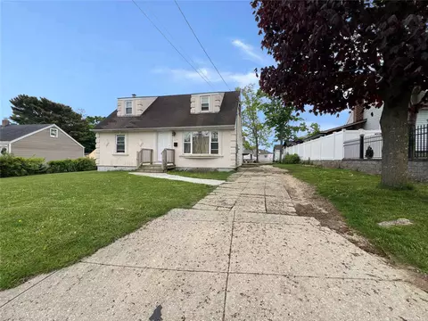 230 Earle St, Central Islip, NY 11722