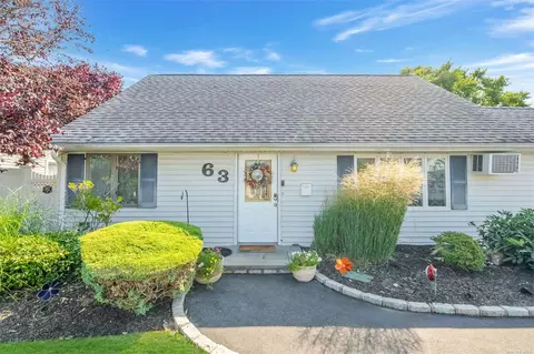 63 Barbara Ln, Levittown, NY 11756