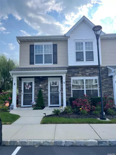 57 Weatherby Ln #57, Central Islip, NY 11722