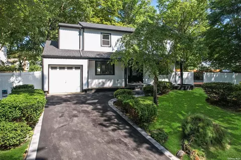 1 Kenlloyd Ct, Dix Hills, NY 11746