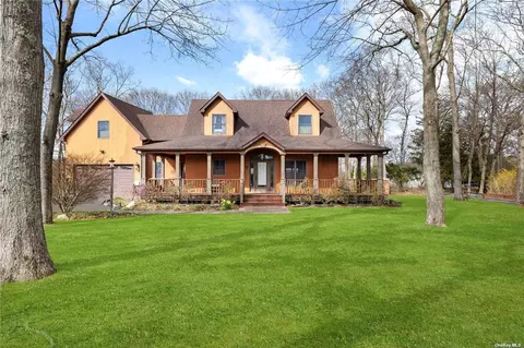 404 Wading River Rd, Manorville, NY 11949