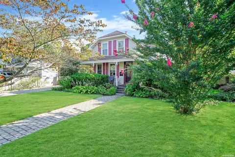 95 Grant Ave, Islip, NY 11751