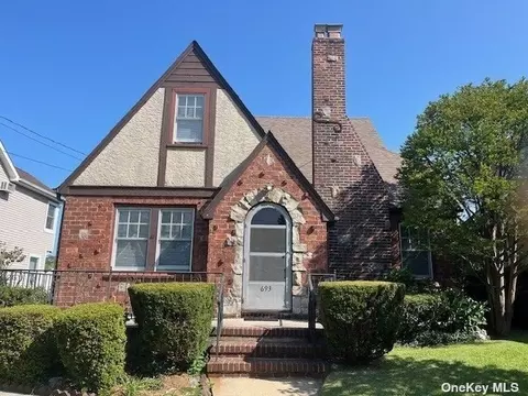693 Adele Pl, Baldwin, NY 11510
