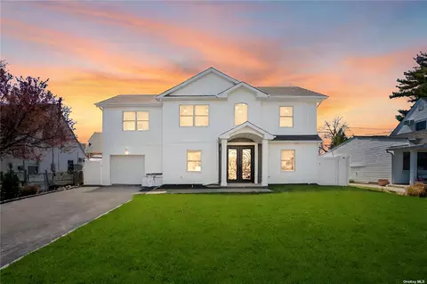 80 Grey Ln, Levittown, NY 11756