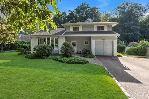 705 Park Ave, Huntington, NY 11743