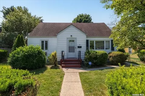 5 Willet Ave, Hicksville, NY 11801