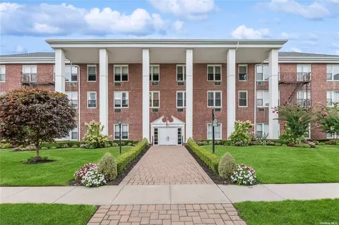 55 Lenox Rd #2F, Rockville Centre, NY 11570