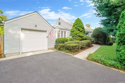 902 6th St, East Northport, NY 11731