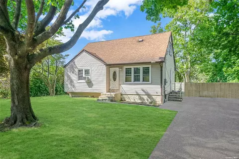 119 Mcnair St, Brentwood, NY 11717