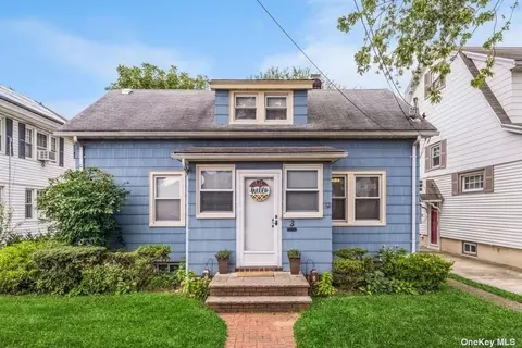 3 Walnut Ave, Floral Park, NY 11001