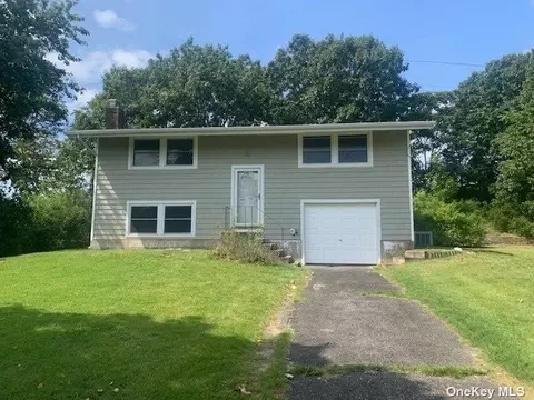 10 Pheasant Ln, East Setauket, NY 11733
