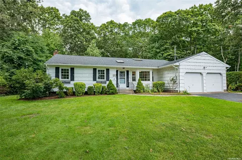 43 Roseville Ave, Saint James, NY 11780
