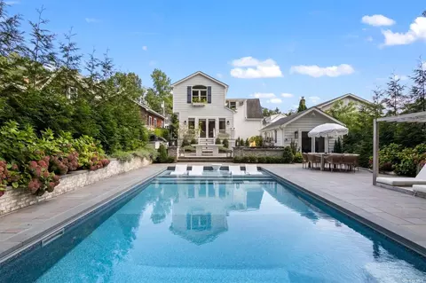 35 Grove St, Cold Spring Harbor, NY 11724 photo 1