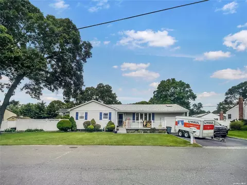 19 Evans St, Patchogue, NY 11772 photo 1