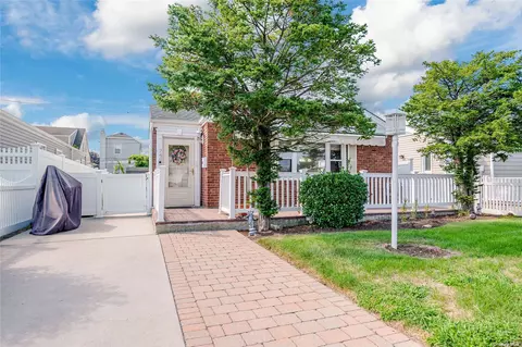 740 E Park Ave, Long Beach, NY 11561
