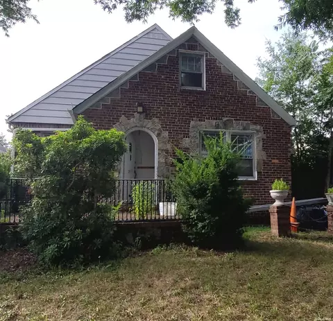 254-16 82nd Dr, Glen Oaks, NY 11004