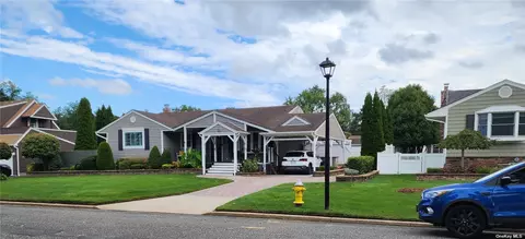 23 Arbor Ln, Centereach, NY 11720