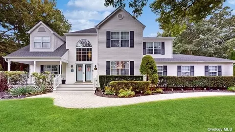 19 Scott Ln, Manorville, NY 11949