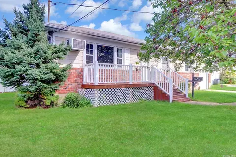 1028 Herzel Blvd, West Babylon, NY 11704