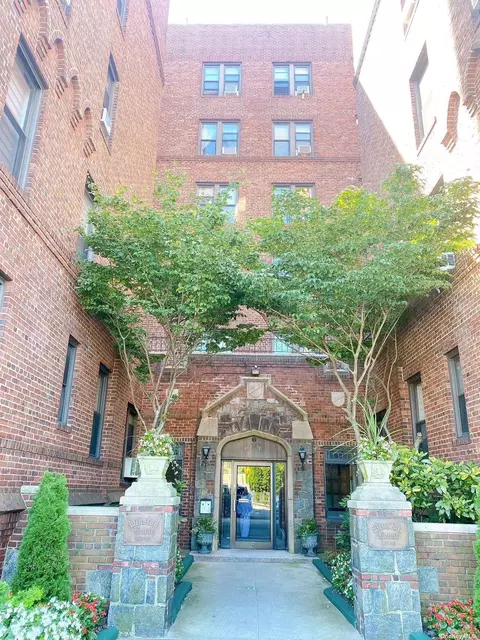 167-10 Crocheron Ave #6G, Flushing, NY 11358