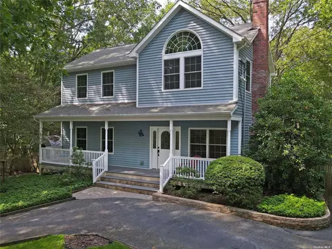 36 Cheemaun Trl, Ridge, NY 11961
