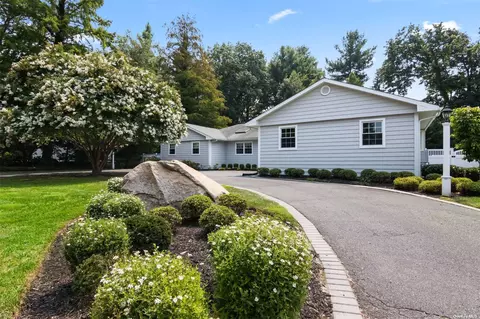 6 Hickory Ln, Glen Cove, NY 11542