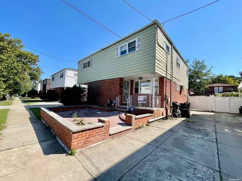64-19 137th St, Flushing, NY 11367