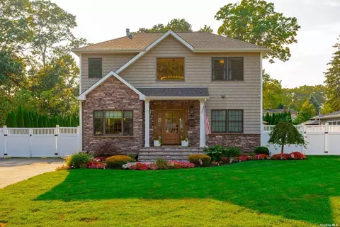 1106 Namdac Ave, Bay Shore, NY 11706