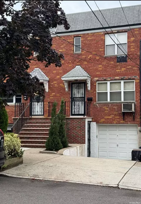 52-72 71st St, Maspeth, NY 11378