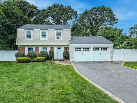 6 Flagpole Ln, Setauket, NY 11733