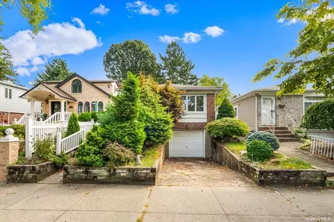 80-47 258th St, Glen Oaks, NY 11004